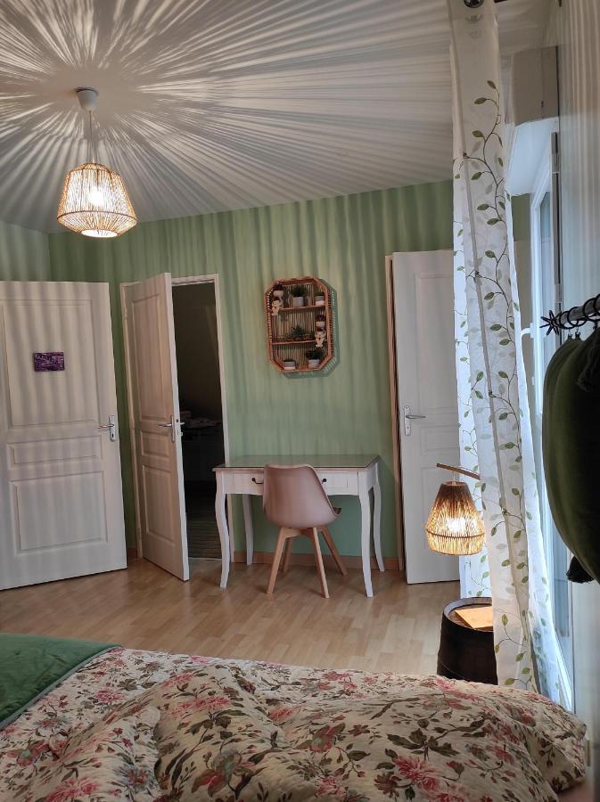Le Logis Du Livier Hotel Saint-Georges-sur-Layon Quarto foto
