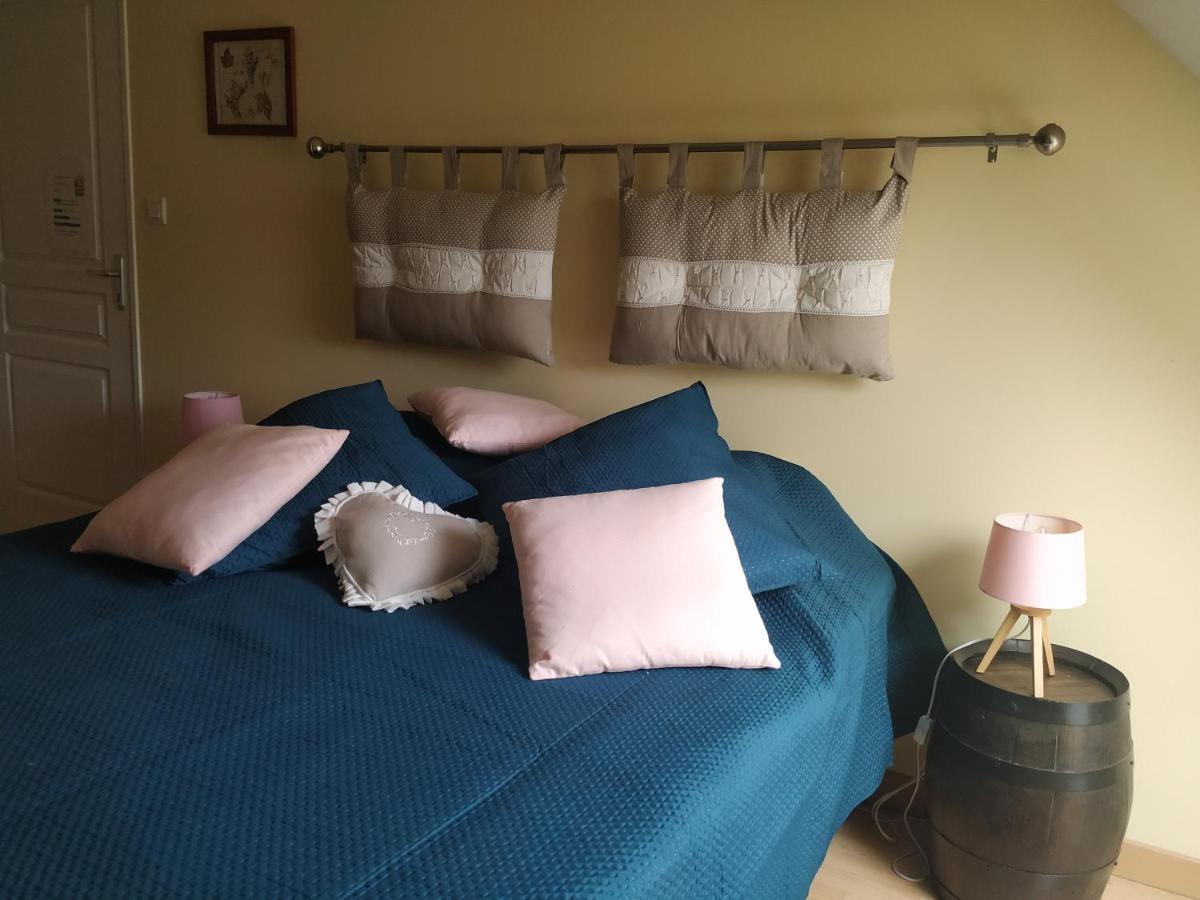 Le Logis Du Livier Hotel Saint-Georges-sur-Layon Quarto foto