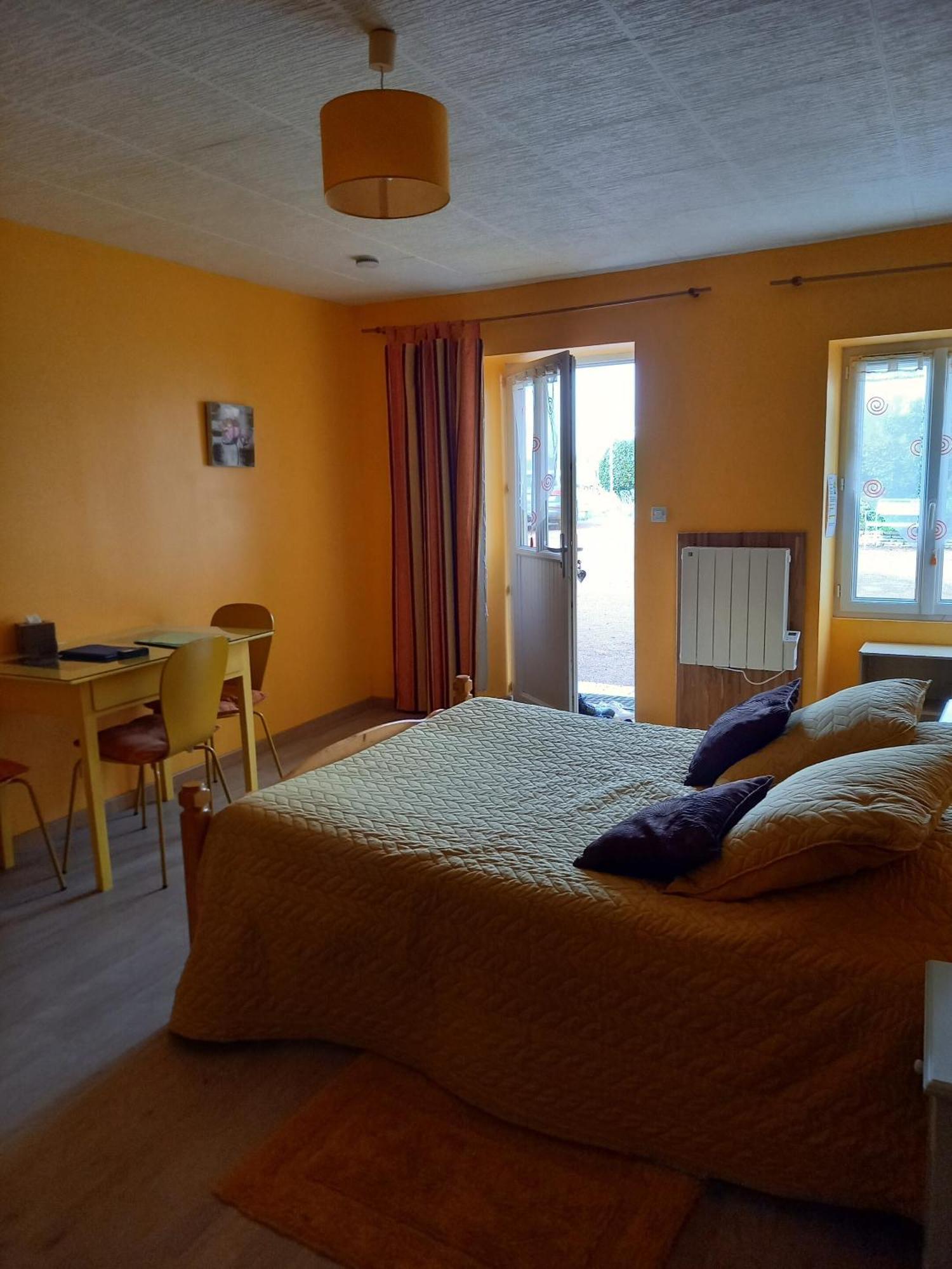 Le Logis Du Livier Hotel Saint-Georges-sur-Layon Quarto foto