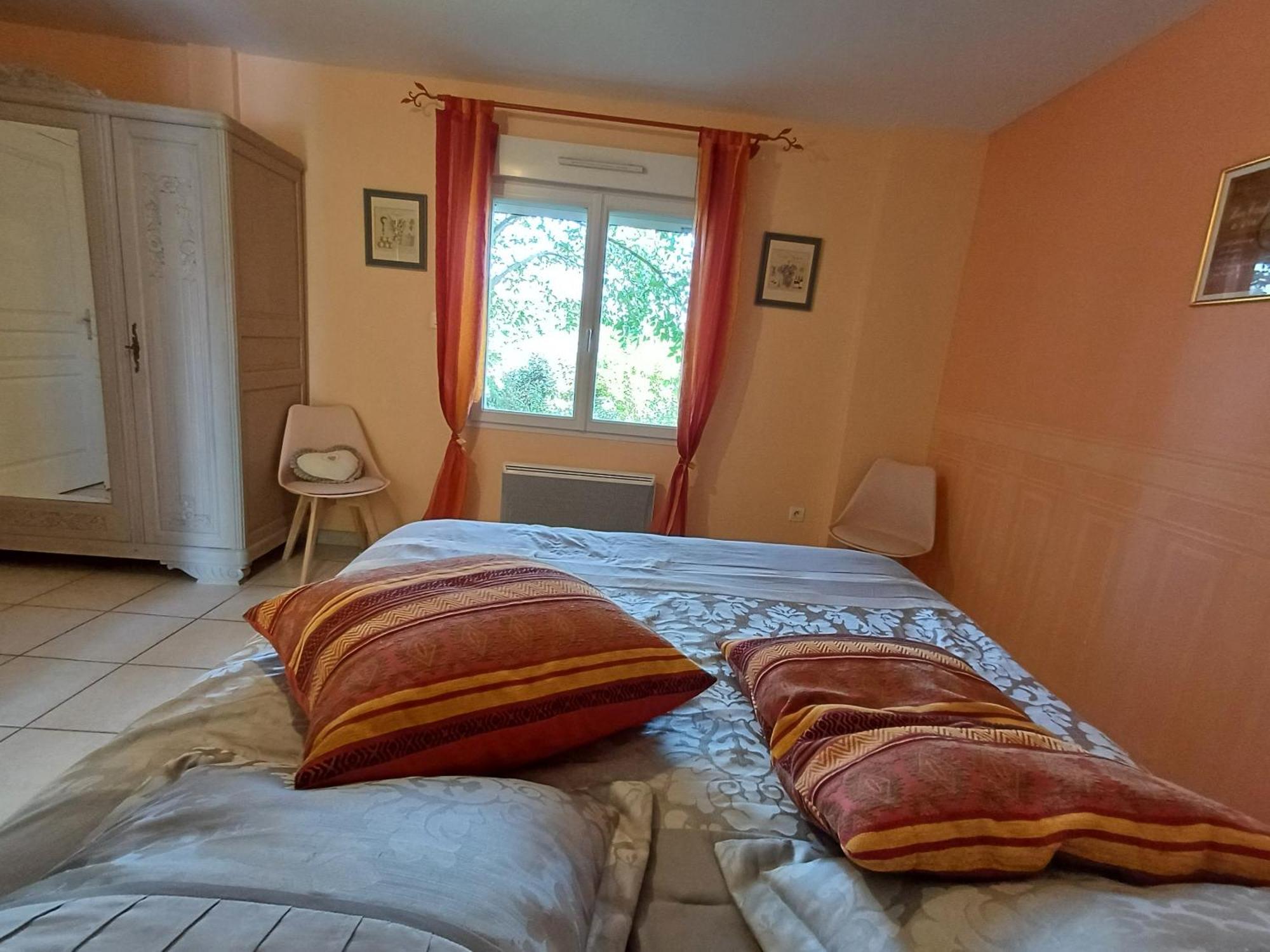 Le Logis Du Livier Hotel Saint-Georges-sur-Layon Quarto foto