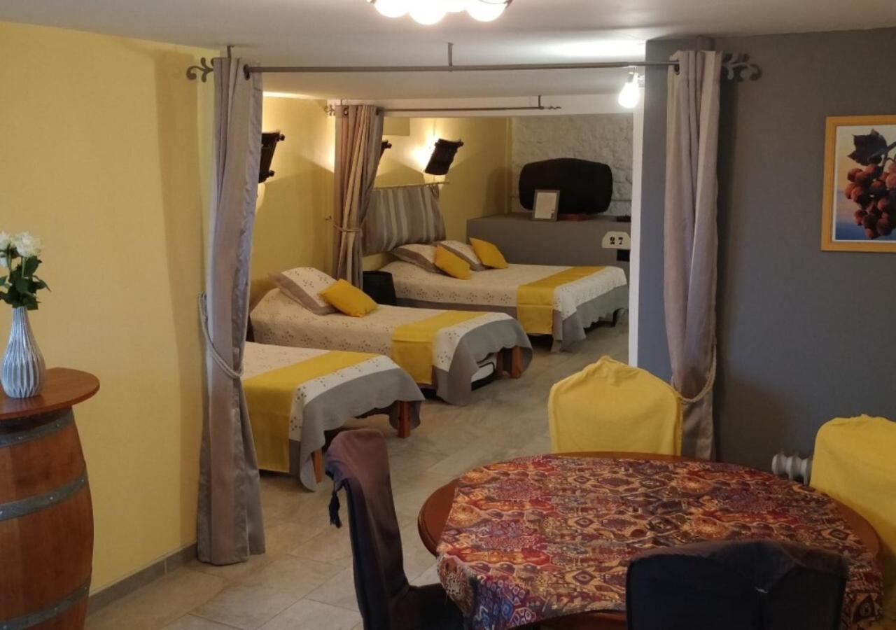 Le Logis Du Livier Hotel Saint-Georges-sur-Layon Quarto foto